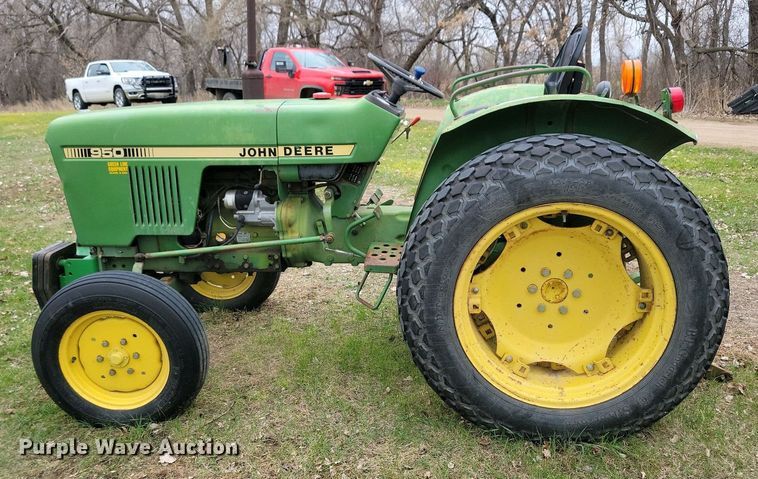 image for item NV9806 John Deere 950 tractor