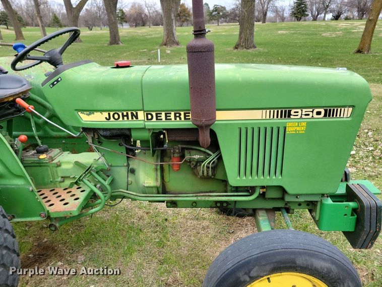 image for item NV9806 John Deere 950 tractor