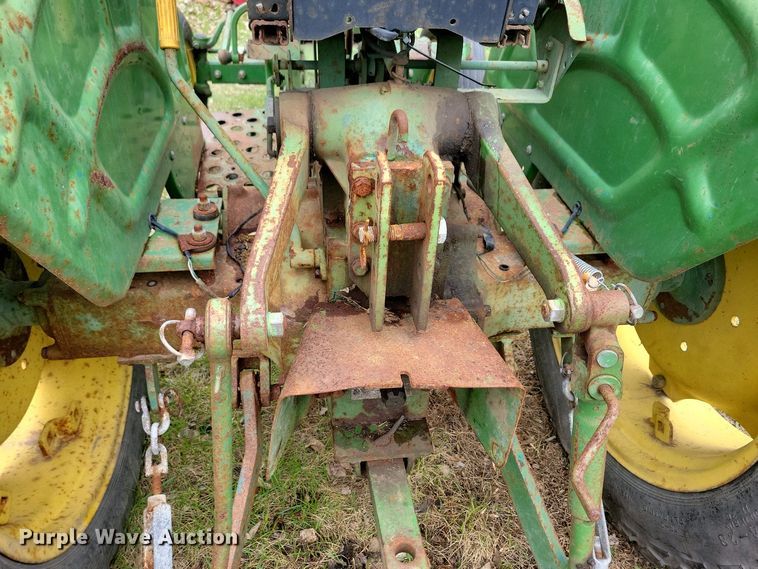 image for item NV9806 John Deere 950 tractor