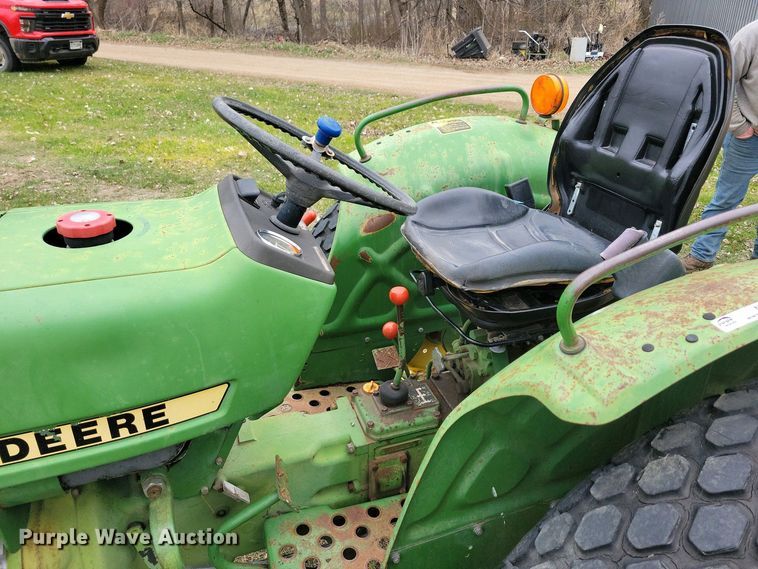 image for item NV9806 John Deere 950 tractor