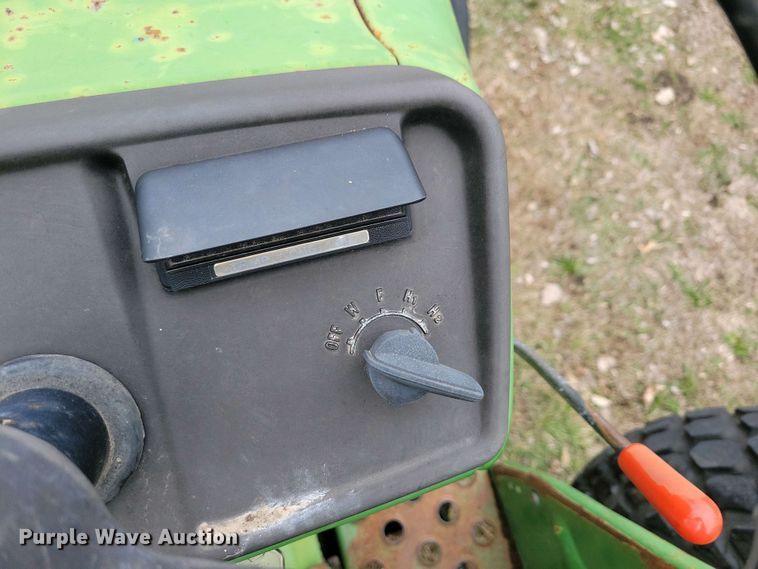 image for item NV9806 John Deere 950 tractor