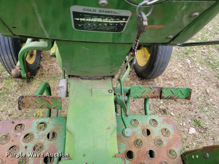 image for item NV9806 John Deere 950 tractor