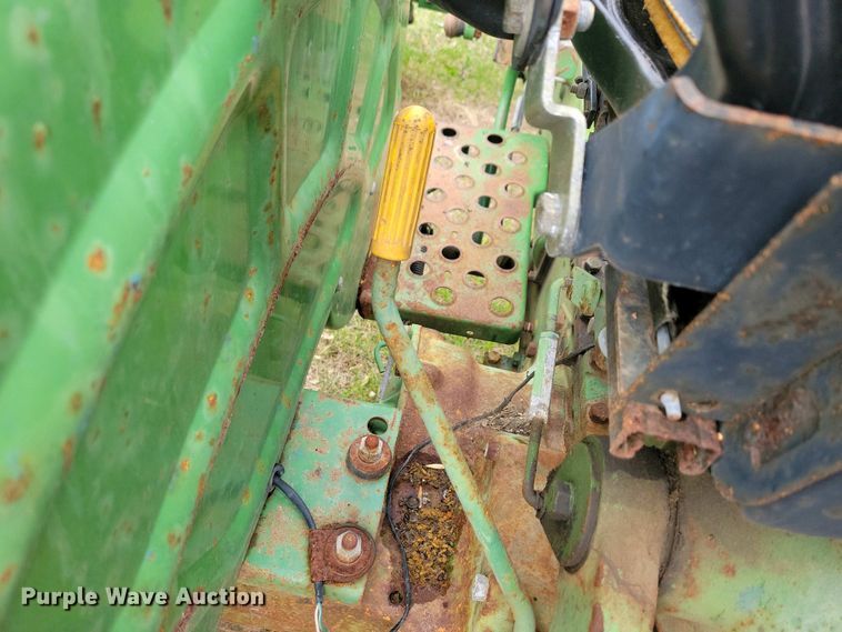 image for item NV9806 John Deere 950 tractor