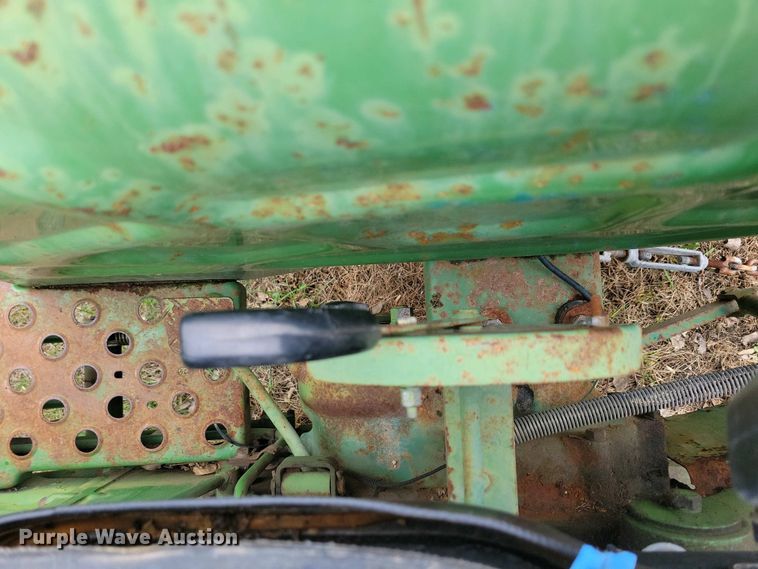 image for item NV9806 John Deere 950 tractor