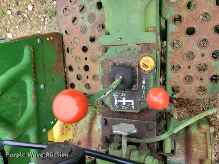 image for item NV9806 John Deere 950 tractor