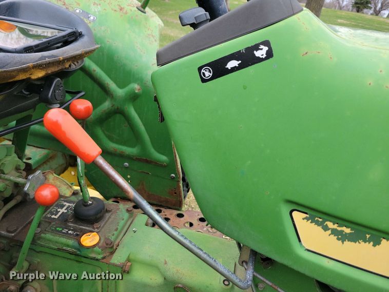 image for item NV9806 John Deere 950 tractor