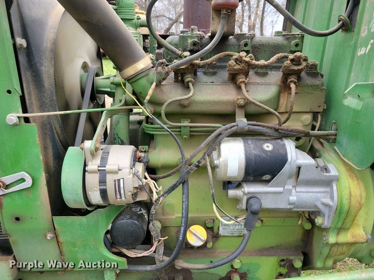 image for item NV9806 John Deere 950 tractor