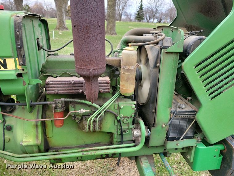 image for item NV9806 John Deere 950 tractor