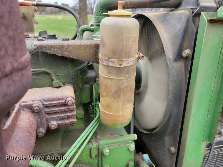 image for item NV9806 John Deere 950 tractor