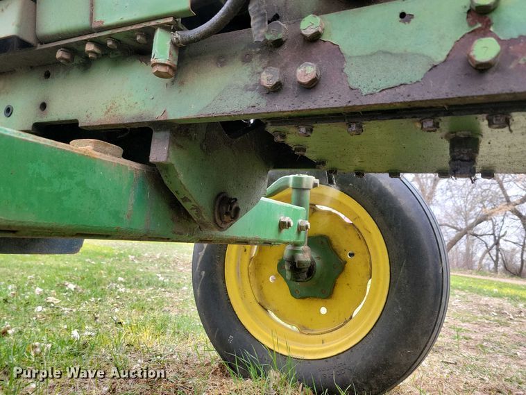 image for item NV9806 John Deere 950 tractor