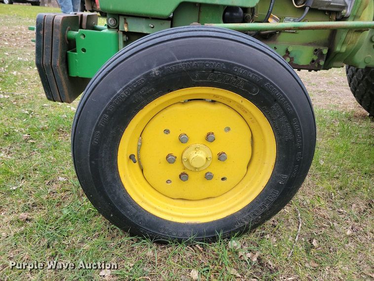 image for item NV9806 John Deere 950 tractor