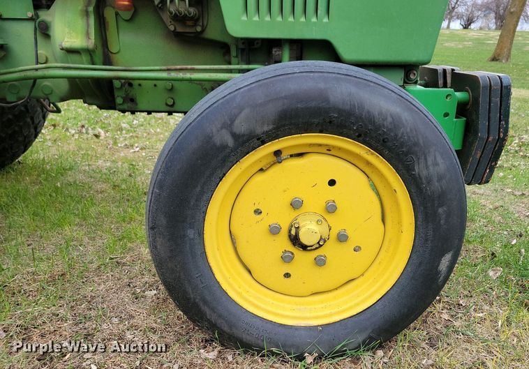 image for item NV9806 John Deere 950 tractor