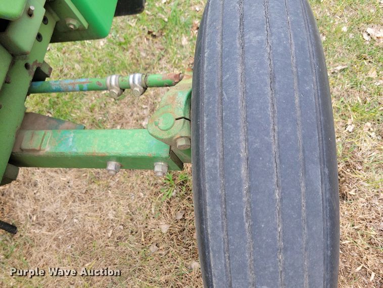 image for item NV9806 John Deere 950 tractor