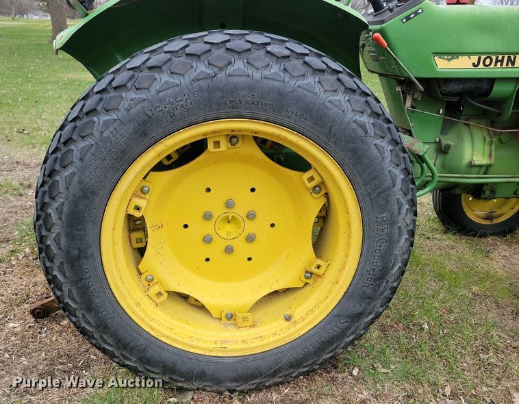 image for item NV9806 John Deere 950 tractor