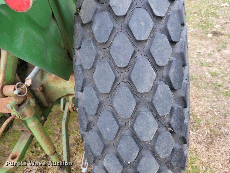 image for item NV9806 John Deere 950 tractor