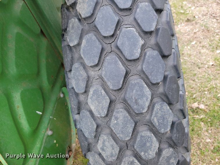 image for item NV9806 John Deere 950 tractor