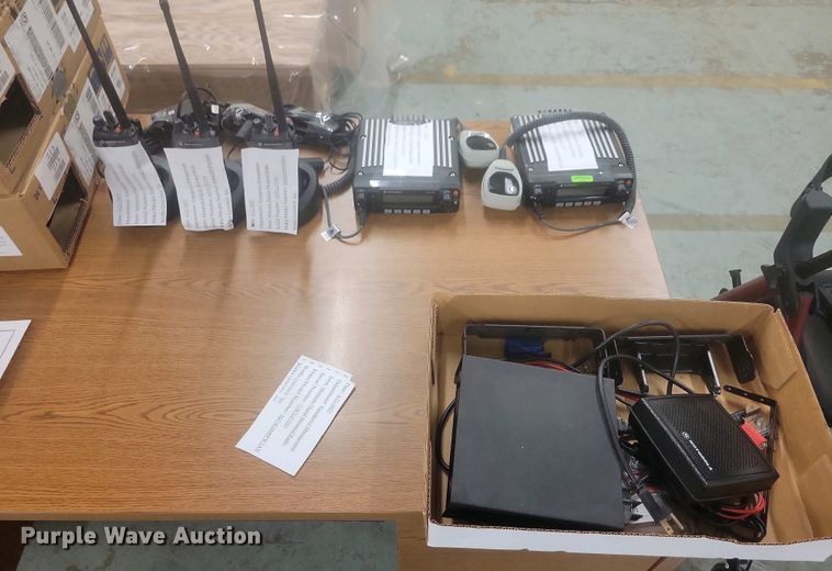 image for item NV9807 (10) Motorola radios