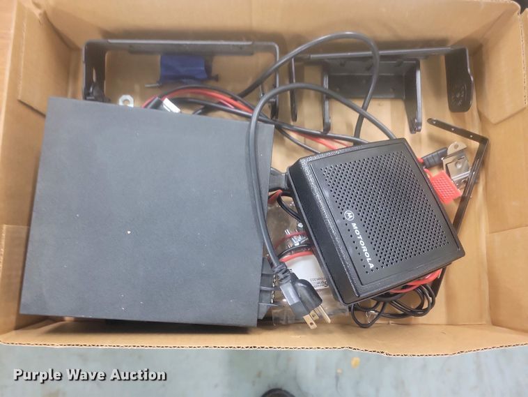 image for item NV9807 (10) Motorola radios