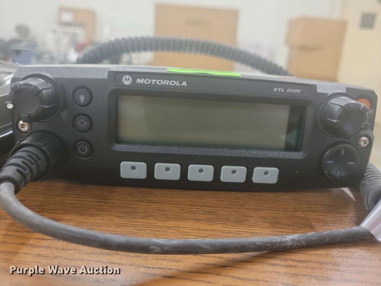 image for item NV9807 (10) Motorola radios