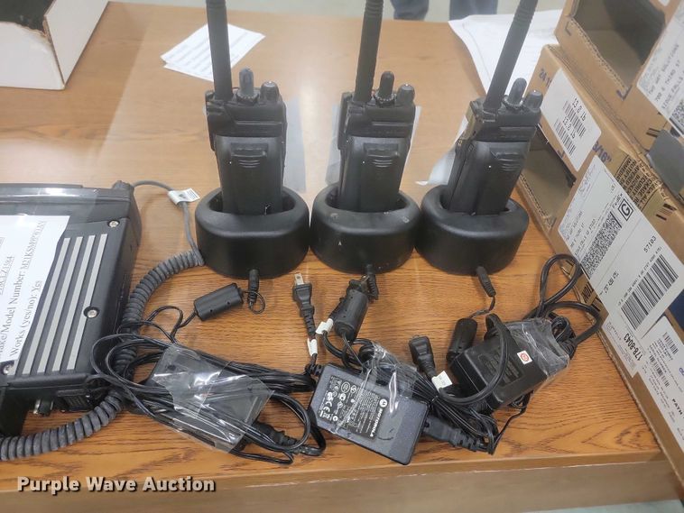 image for item NV9807 (10) Motorola radios