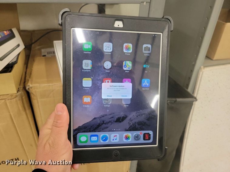 image for item NV9807 (10) Motorola radios