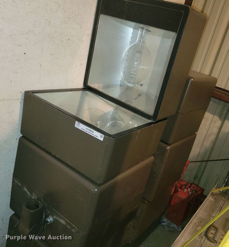 image for item NV9809 (12) light plant floodlight heads