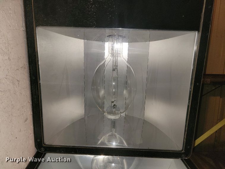 image for item NV9809 (12) light plant floodlight heads