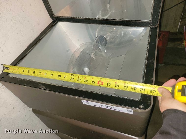 image for item NV9809 (12) light plant floodlight heads