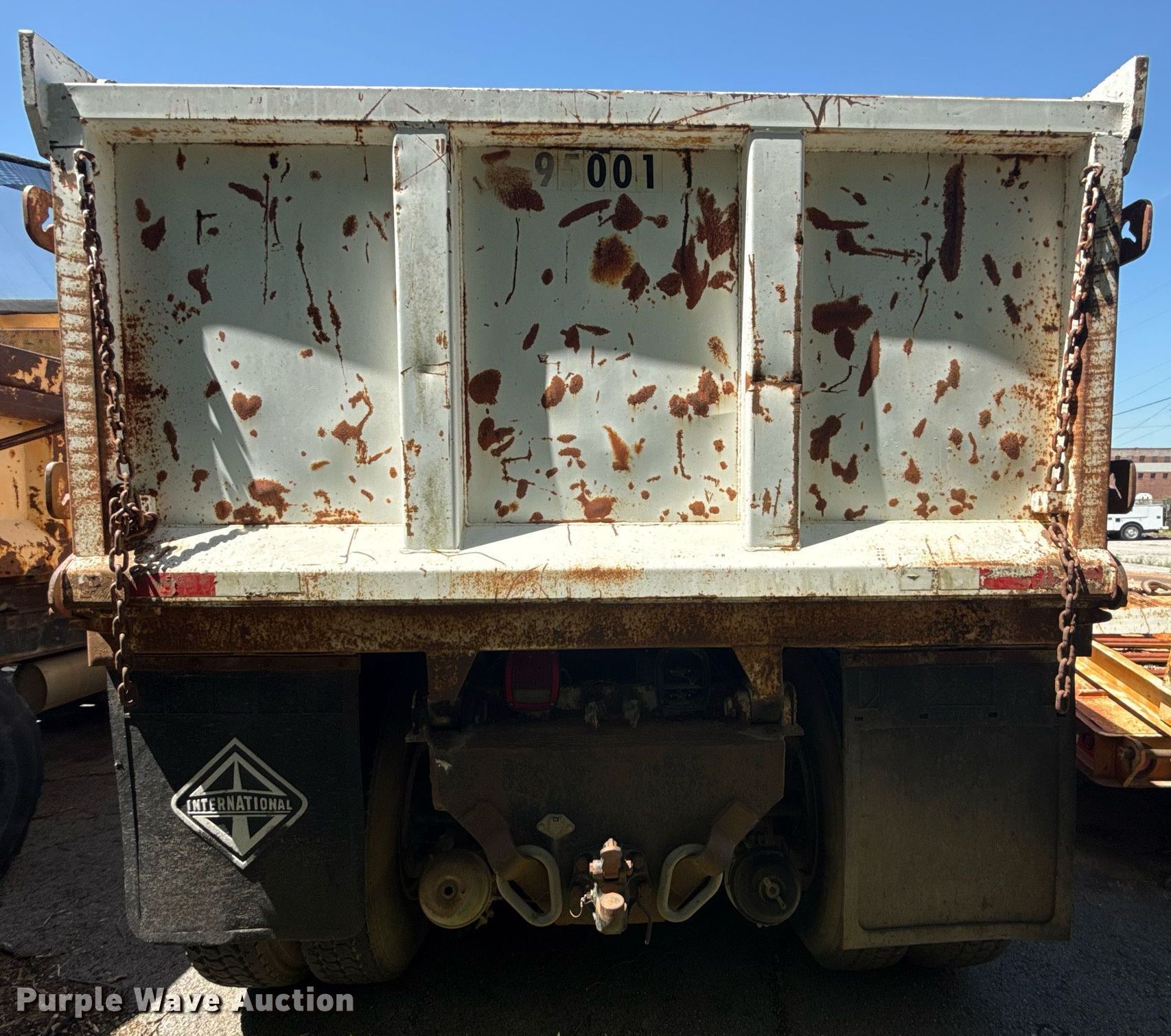 1995 International 2554 dump truck in Tulsa, OK | Item