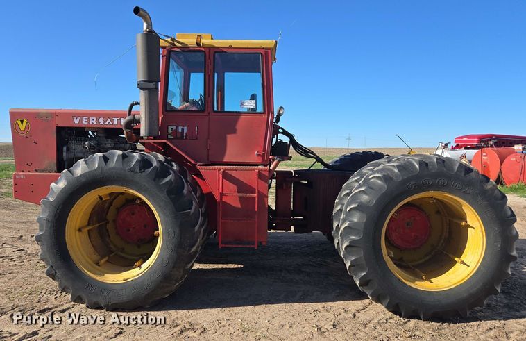 image for item DE2173 1979 Versatile 900 4WD tractor