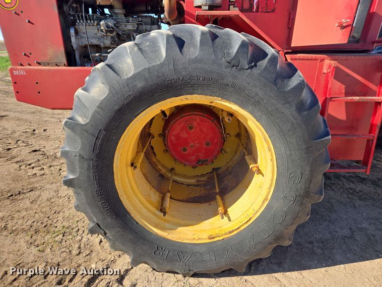 image for item DE2173 1979 Versatile 900 4WD tractor