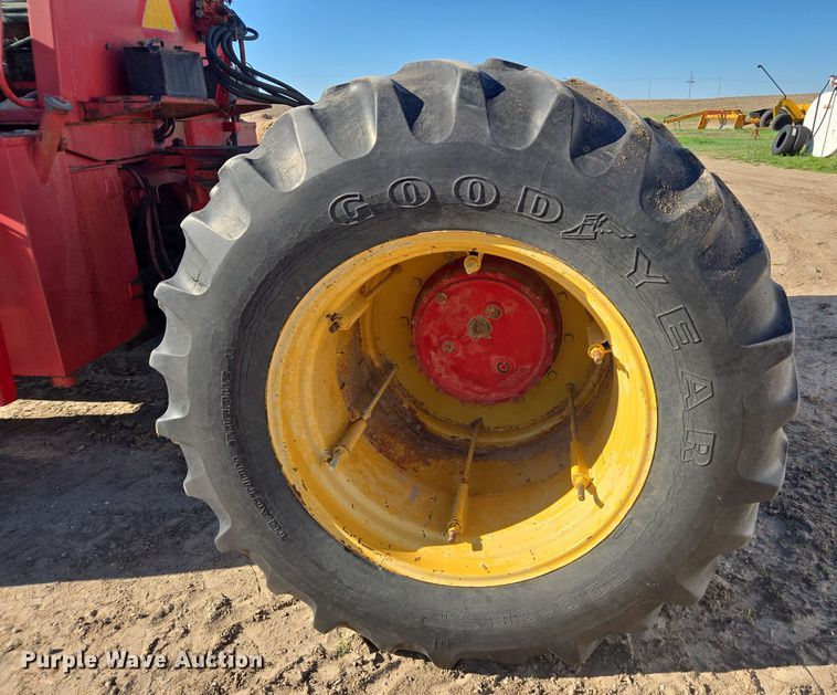 image for item DE2173 1979 Versatile 900 4WD tractor