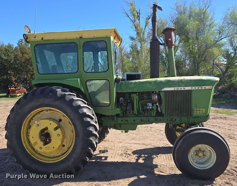image for item DE2176 1971 John Deere 4320 tractor