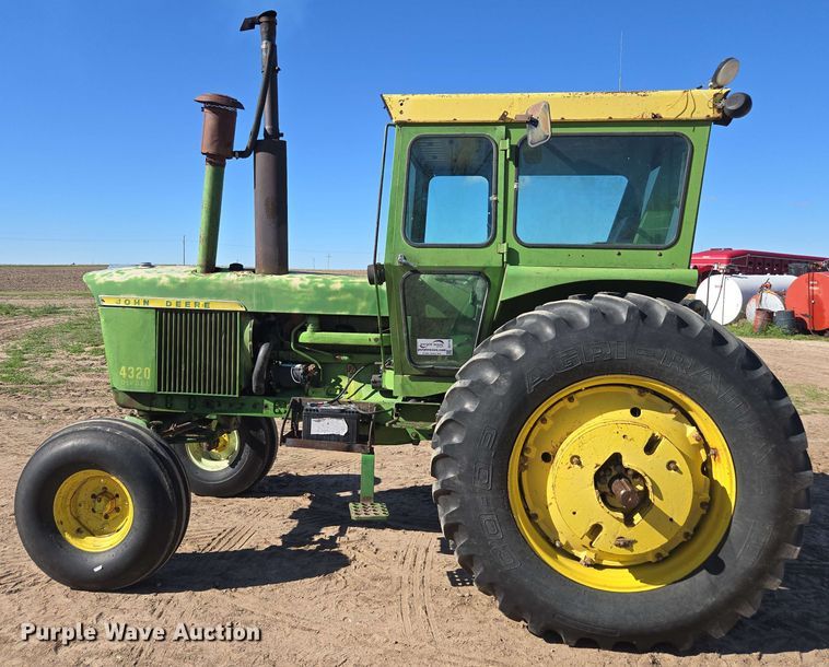 image for item DE2176 1971 John Deere 4320 tractor