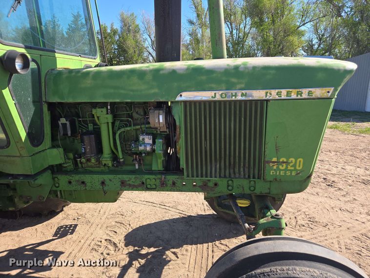 image for item DE2176 1971 John Deere 4320 tractor