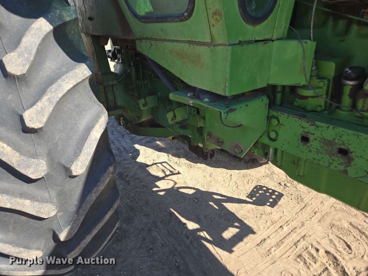 image for item DE2176 1971 John Deere 4320 tractor