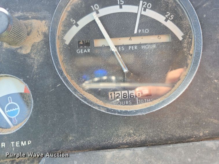 image for item DE2176 1971 John Deere 4320 tractor