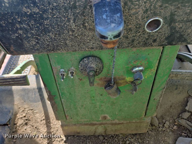 image for item DE2176 1971 John Deere 4320 tractor