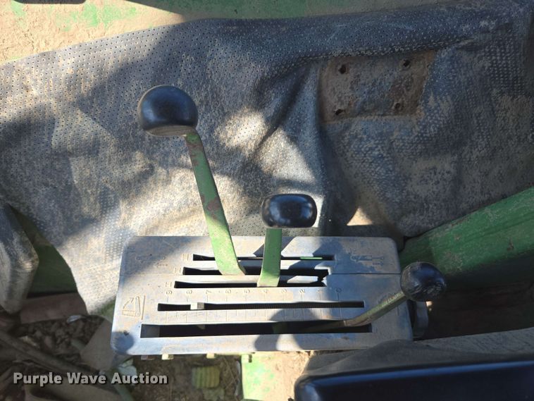 image for item DE2176 1971 John Deere 4320 tractor