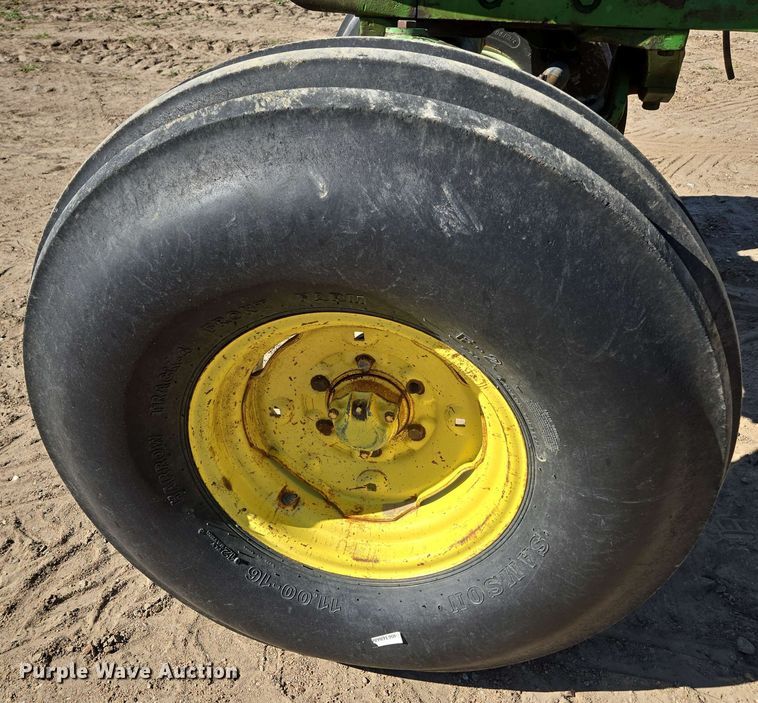 image for item DE2176 1971 John Deere 4320 tractor