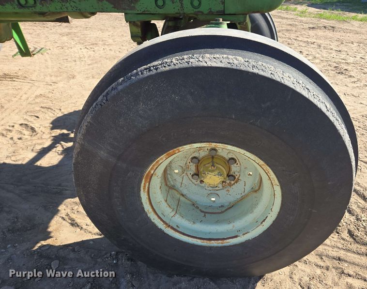 image for item DE2176 1971 John Deere 4320 tractor