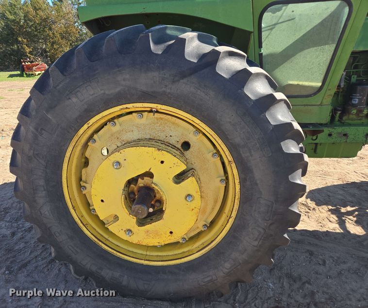 image for item DE2176 1971 John Deere 4320 tractor