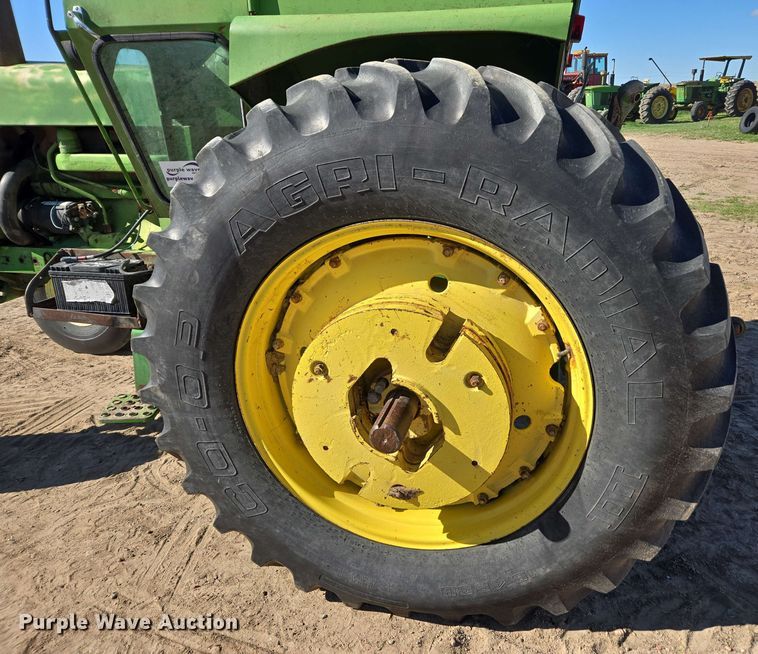 image for item DE2176 1971 John Deere 4320 tractor