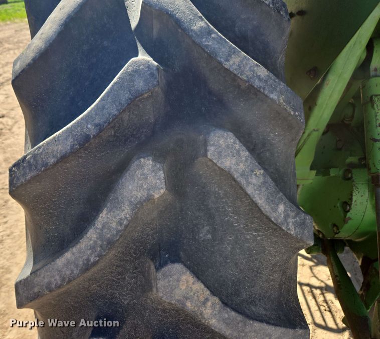 image for item DE2176 1971 John Deere 4320 tractor