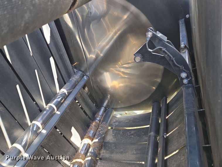 image for item DE2181 2020 Kuhn VB560 TWINCHARGE round baler