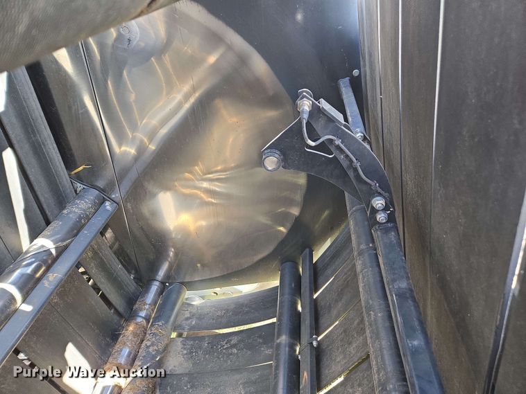 image for item DE2181 2020 Kuhn VB560 TWINCHARGE round baler