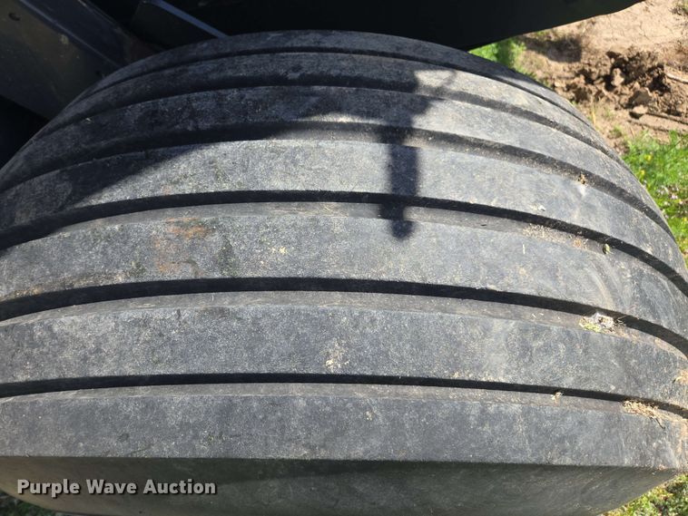 image for item DE2181 2020 Kuhn VB560 TWINCHARGE round baler