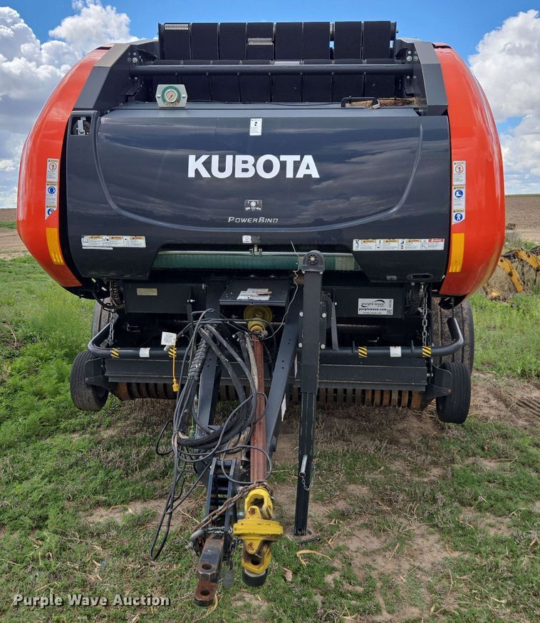 image for item DE2182 2020 Kubota BV4580 round baler