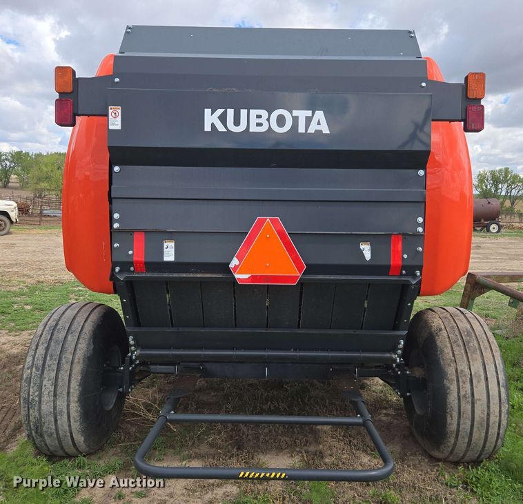 image for item DE2182 2020 Kubota BV4580 round baler