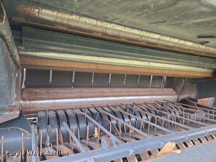 image for item DE2182 2020 Kubota BV4580 round baler